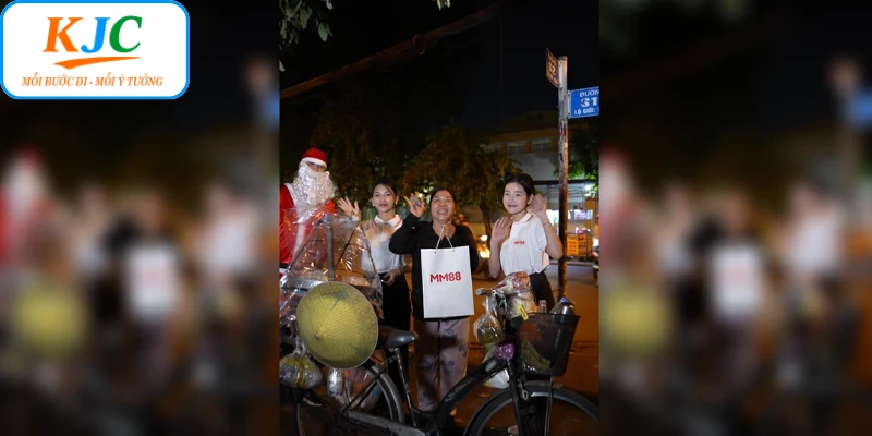 Giá trị dài hạn từ chương trình MM88 trao quà yêu thương sưởi ấm Giáng Sinh