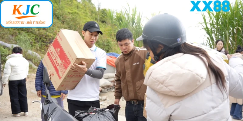 Lan toả yêu thương qua sự kiện Hà Giang cuối năm trao áo ấm, gửi yêu thương (XX88) - 15/12/2025